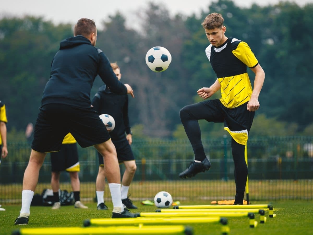 Mannschaft im Fußball-Trainingslager